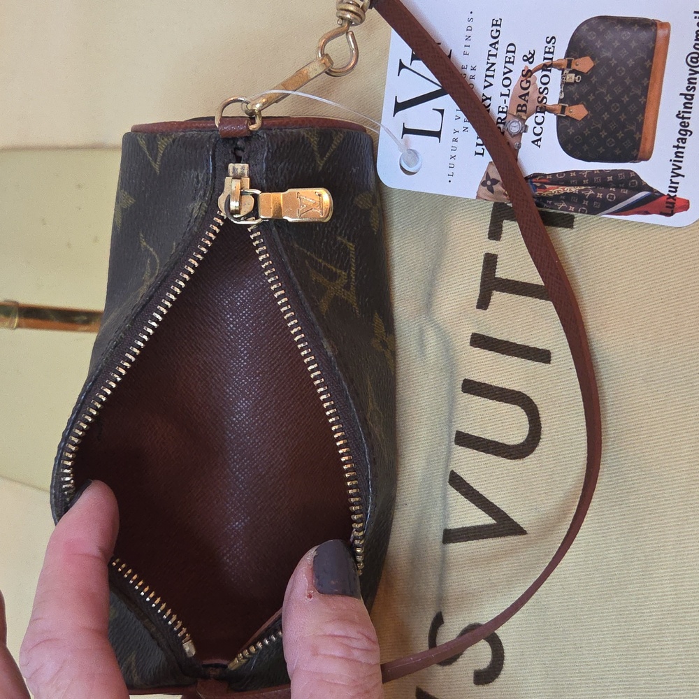 Louis Vuitton 1970's ULTRA RARE Mini Papillon wristlet-highly collectable piece - Picture 16 of 17